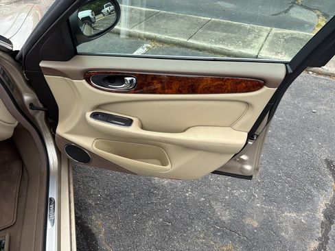 Used 2005 Jaguar XJ8 RWD image 41