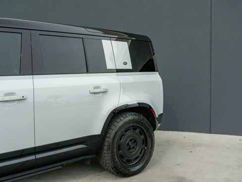 Used 2023 Land Rover Defender 110 image 23