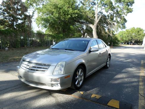 Used 2005 Cadillac STS w/ Preferred Equipment Group RWD image 4
