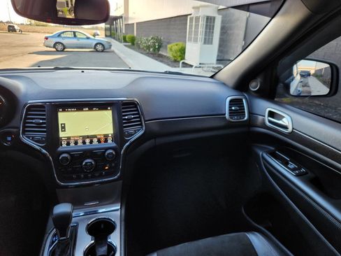 Used 2018 Jeep Grand Cherokee Altitude image 19