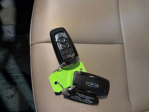 Certified 2023 Lincoln Corsair AWD image 32