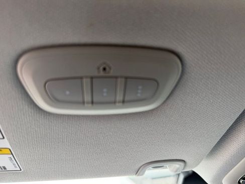 Used 2022 Jeep Cherokee Limited AWD/4WD image 19