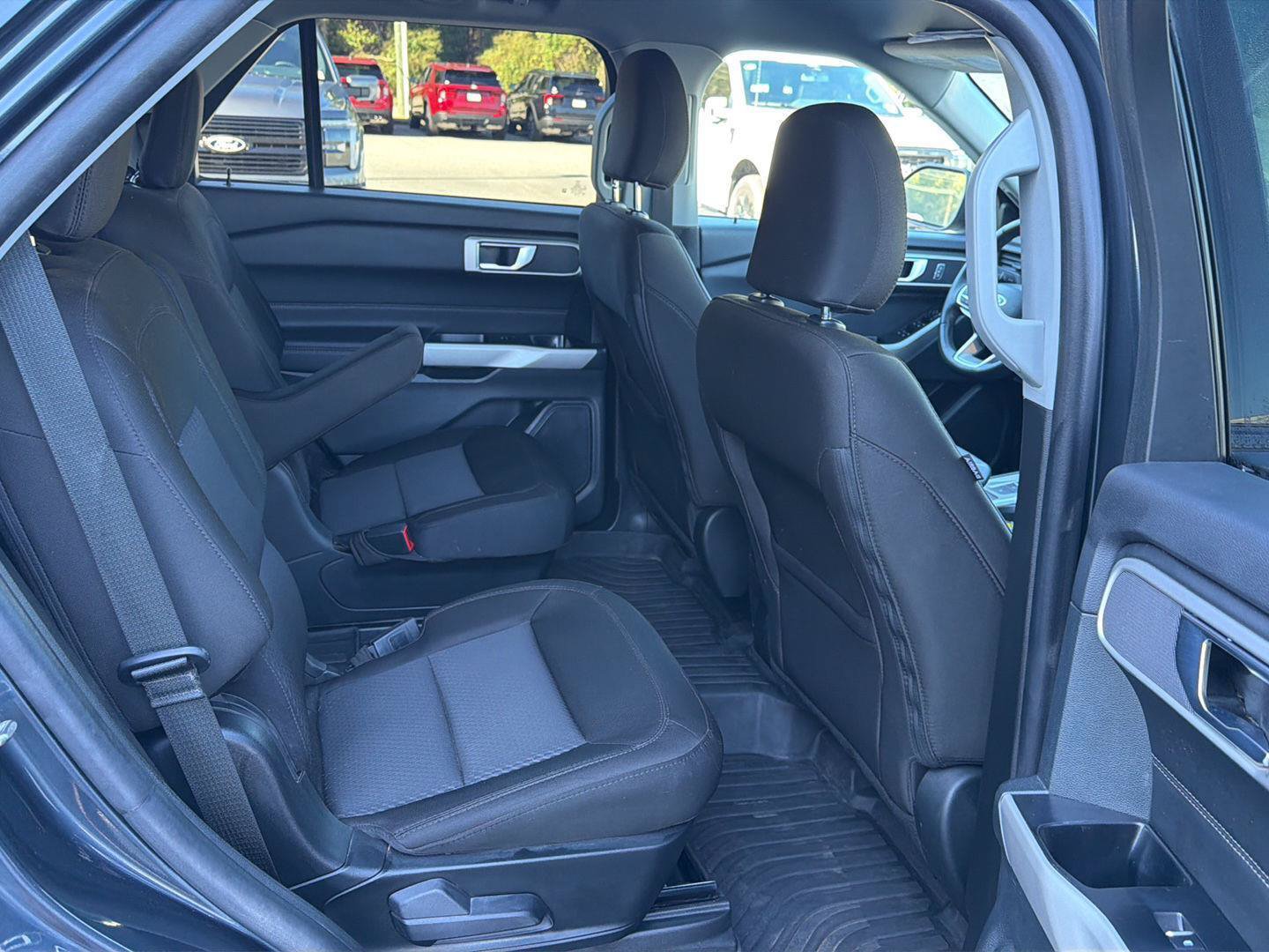 Certified 2024 Ford Explorer XLT RWD image 13