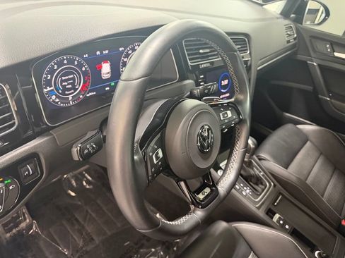 Used 2018 Volkswagen Golf R 4-Door AWD/4WD image 18