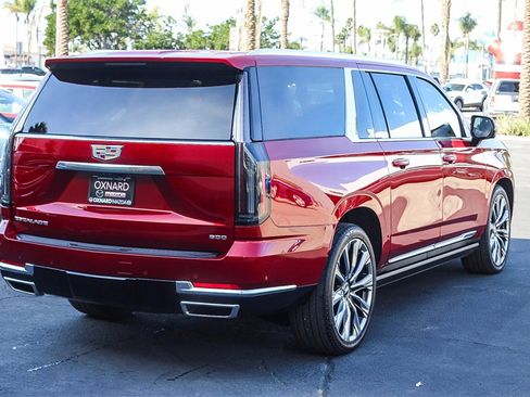 Used 2025 Cadillac Escalade ESV Premium Luxury Platinum image 4