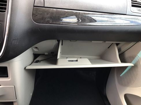 Used 2015 Dodge Grand Caravan American Value Package FWD image 28