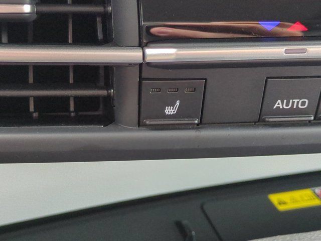Used 2025 Toyota Sienna XLE w/ XLE Plus Package FWD image 22