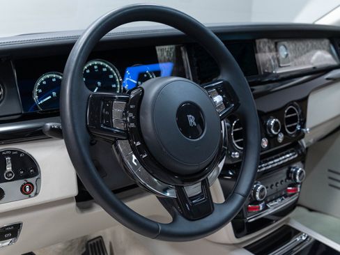 Used 2019 Rolls-Royce Phantom Sedan RWD image 15