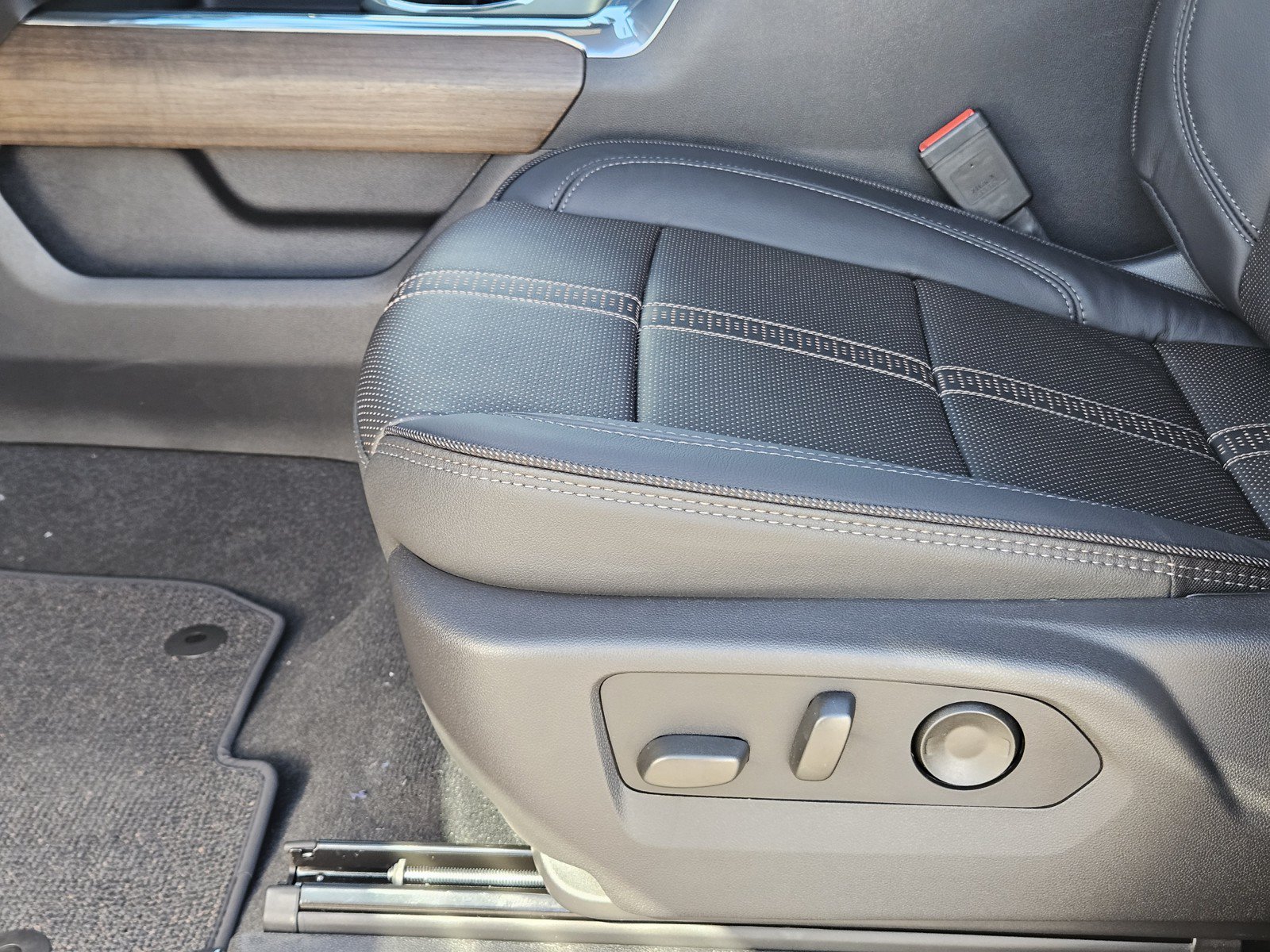New 2026 Chevrolet Silverado 2500 High Country w/ High Country Premium Package AWD/4WD image 17