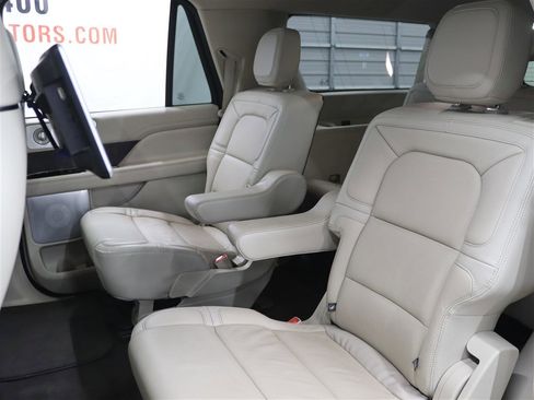 Used 2021 Lincoln Navigator L Reserve w/ Luxury Package image 13