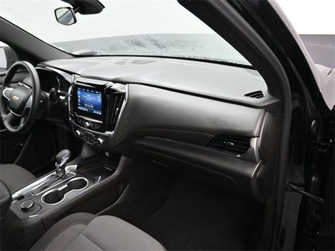Used 2023 Chevrolet Traverse LT image 11
