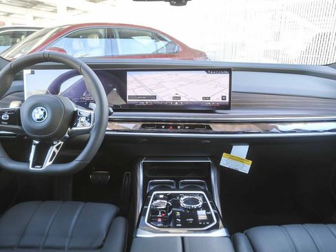 Used 2026 BMW 750e xDrive AWD/4WD image 9