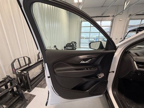 Used 2024 GMC Terrain SLT image 10