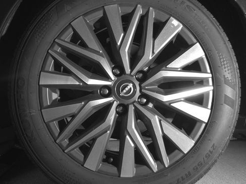 Used 2025 Nissan Altima 2.5 SV FWD image 14