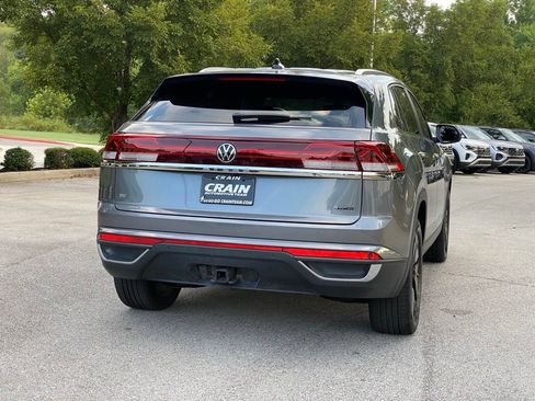 Used 2025 Volkswagen Atlas Cross Sport SE AWD/4WD image 8