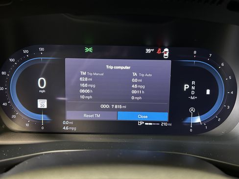 Used 2025 Volvo XC40 B5 Ultra w/ Climate Package image 28