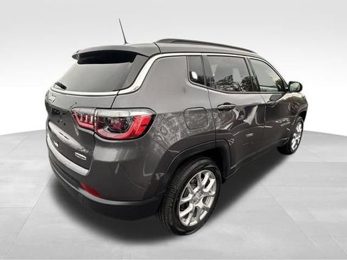 Used 2024 Jeep Compass Latitude AWD/4WD image 7