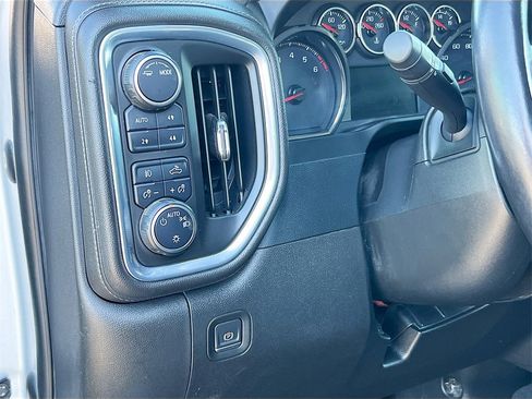 Used 2022 Chevrolet Silverado 1500 RST image 10