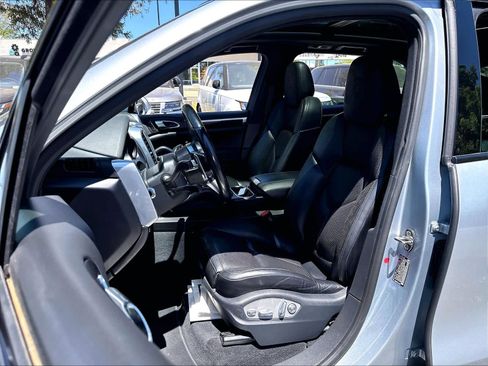 Used 2017 Porsche Cayenne Platinum Edition AWD/4WD image 25