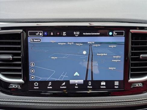 Used 2021 Chrysler Pacifica Limited w/ Uconnect Theater Family Group image 13