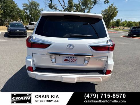 Used 2016 Lexus LX 570 4WD w/ Luxury Package image 8