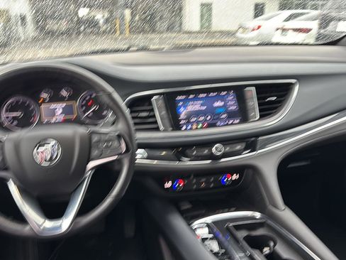 Used 2024 Buick Enclave Essence AWD/4WD image 17