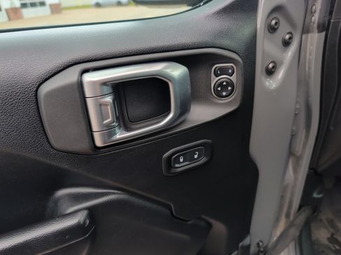 Used 2020 Jeep Wrangler Unlimited Sport AWD/4WD image 13