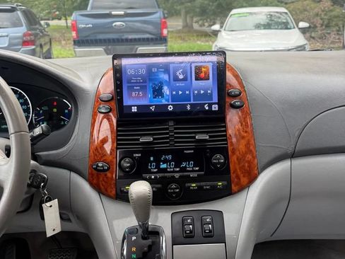 Used 2009 Toyota Sienna XLE FWD image 13