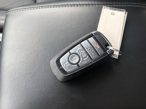 Used 2023 Ford Explorer Limited w/ Limited Technology Package image 31