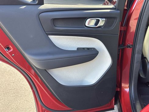 Certified 2024 Volvo XC40 B5 Plus w/ Climate Package image 20