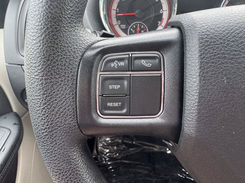 Used 2019 Dodge Grand Caravan SE w/ UConnect Hands-Free Group FWD image 15