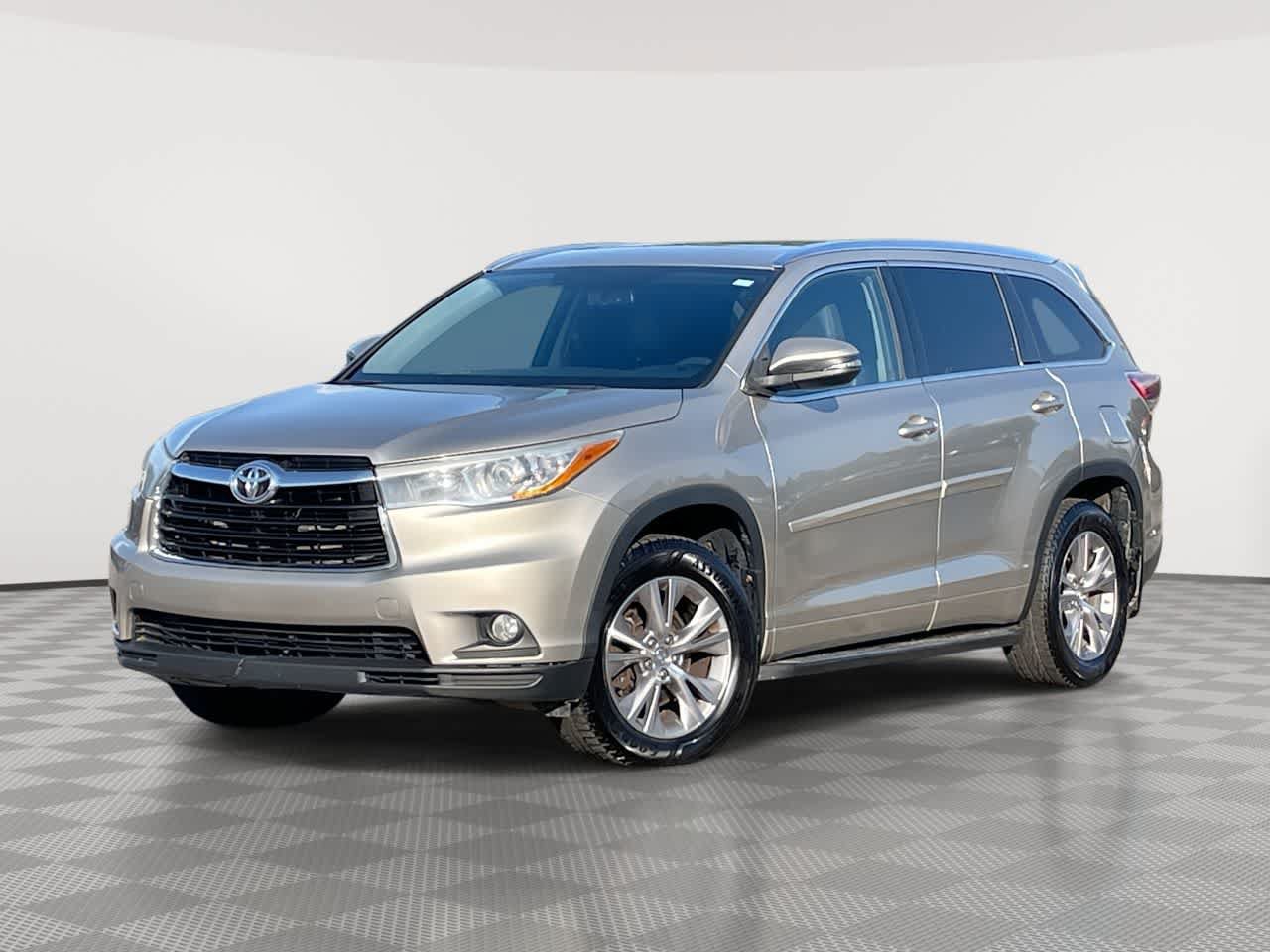Used 2015 Toyota Highlander XLE AWD/4WD image 1