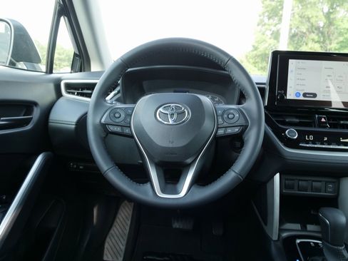 Used 2024 Toyota Corolla Cross LE image 18