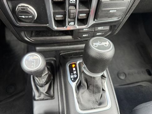Used 2019 Jeep Wrangler Unlimited Sport S AWD/4WD image 35