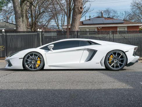 Used 2017 Lamborghini Aventador LP 700-4 AWD/4WD image 3