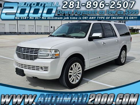 Used 2012 Lincoln Navigator L 2WD image 1
