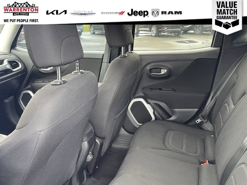 Used 2018 Jeep Renegade Latitude AWD/4WD image 16