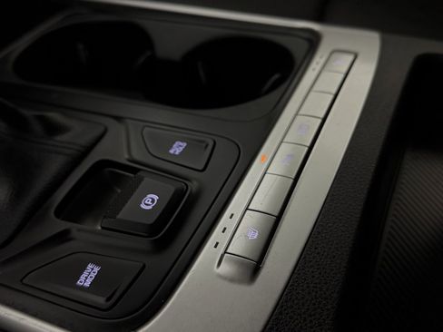 Used 2025 Kia Carnival image 19