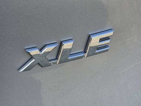 Used 2025 Toyota RAV4 XLE FWD image 11