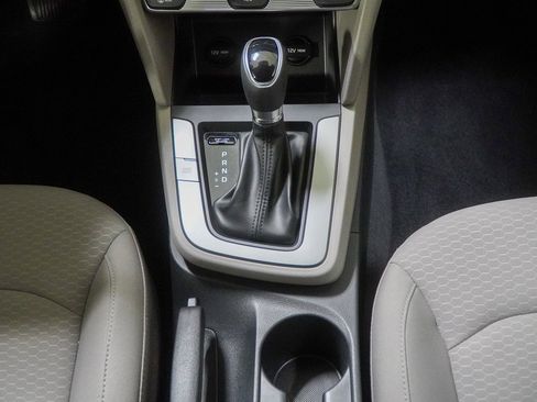 Used 2019 Hyundai Elantra SE image 30