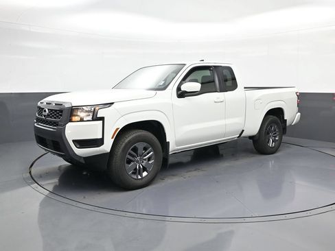 Used 2025 Nissan Frontier SV AWD/4WD image 3