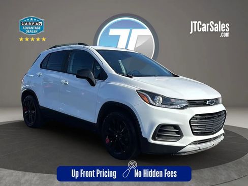 Used 2018 Chevrolet Trax LT w/ Sun & Sound Package FWD image 1