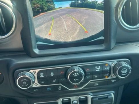 Used 2023 Jeep Wrangler Unlimited Rubicon 4xe w/ Cold Weather Group AWD/4WD image 18