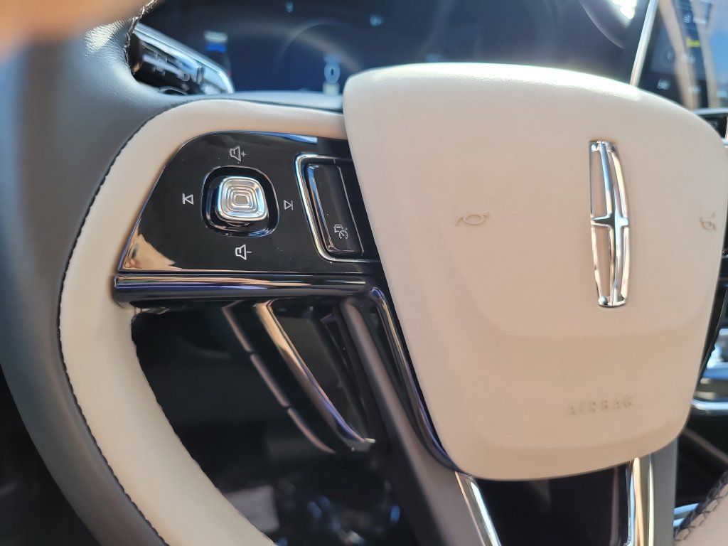Used 2026 Lincoln Corsair Reserve FWD image 28