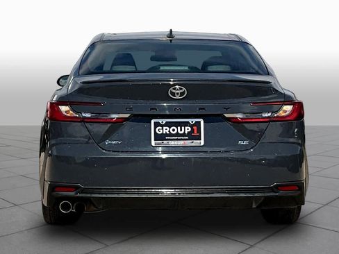 Used 2025 Toyota Camry SE image 5