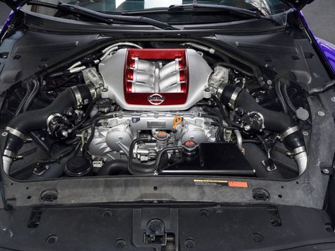 Used 2014 Nissan GT-R Premium image 43