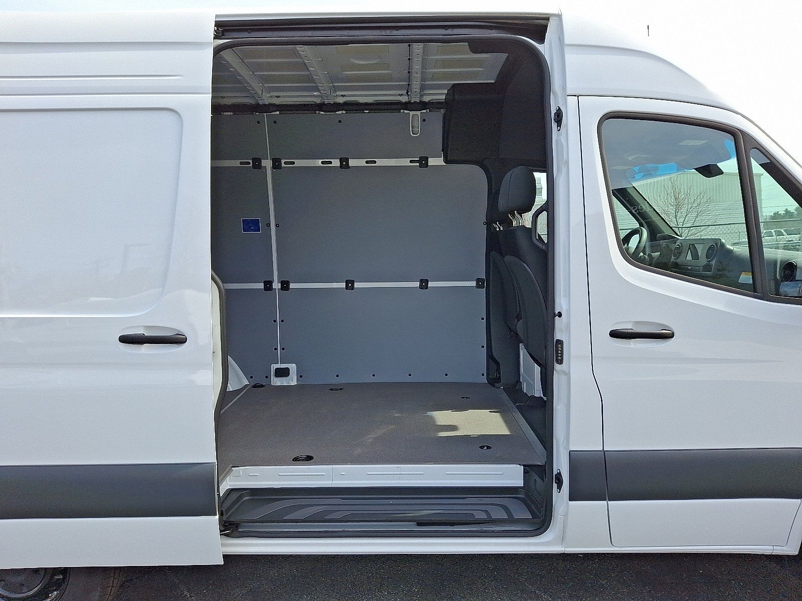 Used 2024 Mercedes-Benz Sprinter 2500 image 8
