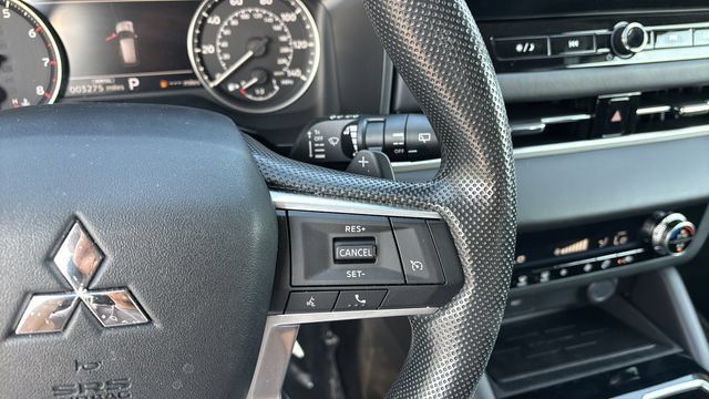 Used 2025 Mitsubishi Outlander ES FWD image 23