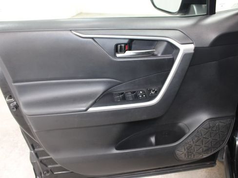 Used 2021 Toyota RAV4 XLE AWD/4WD image 16