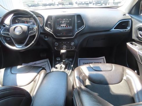 Used 2019 Jeep Cherokee Latitude Plus w/ Cold Weather Group AWD/4WD image 27